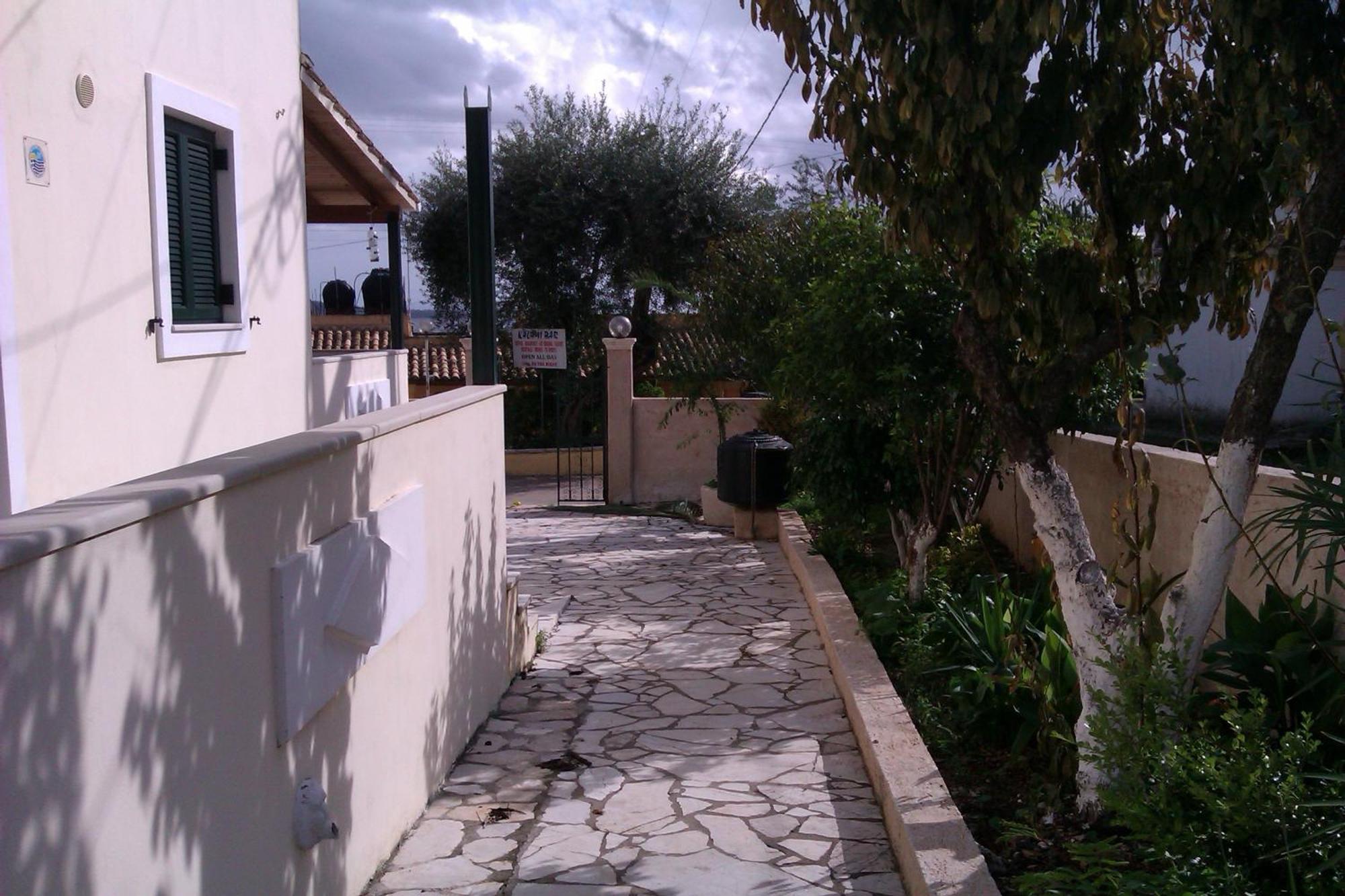 Votsalo Pool Apts Kalami  Exterior photo